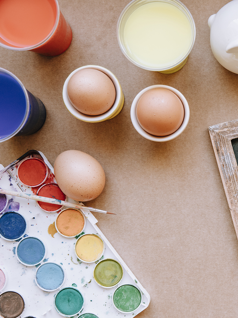 blackboard-eggs-painting